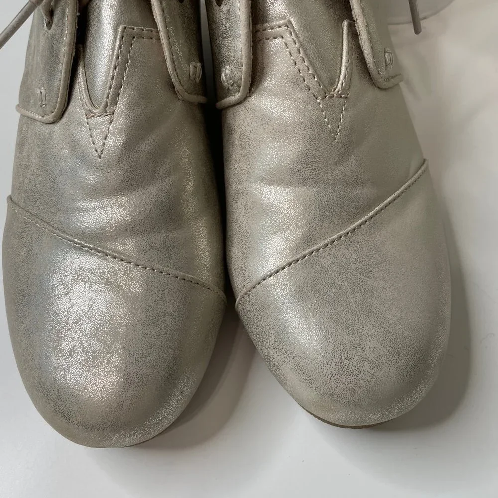 Tom's Girls White Gold Metallic Desert Wedge Ankle Lace Up Bootie